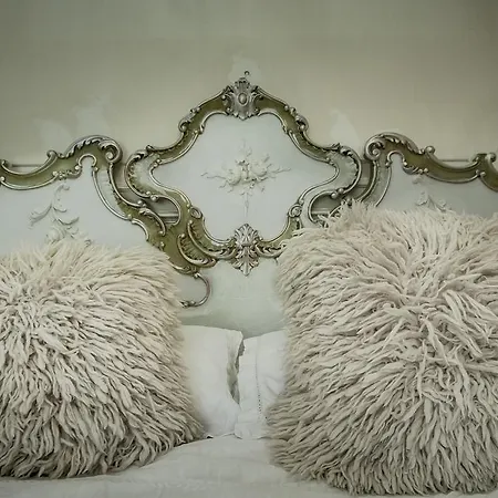 Angelina La Corte Bed & Breakfast *